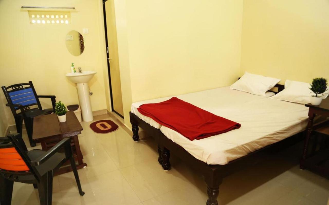 Hotel Megha Resort ฮัมปี ภายนอก รูปภาพ