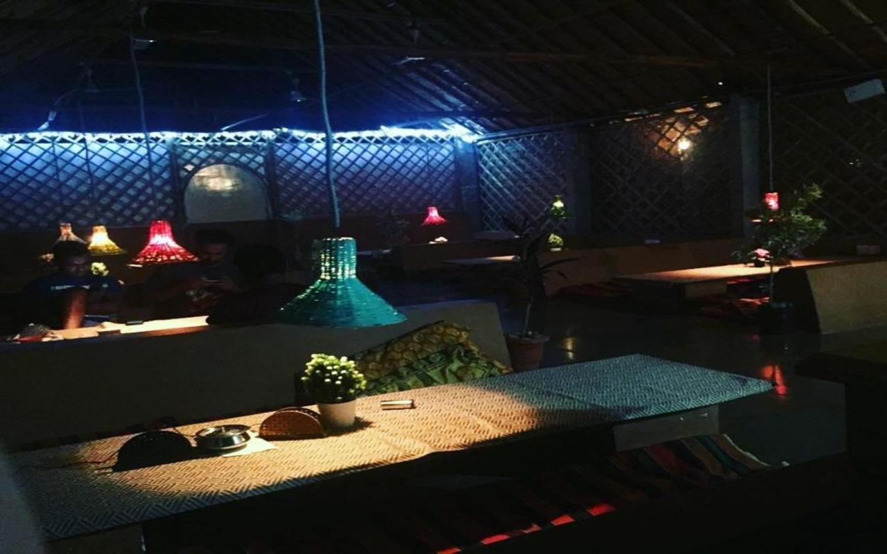 Hotel Megha Resort ฮัมปี ภายนอก รูปภาพ