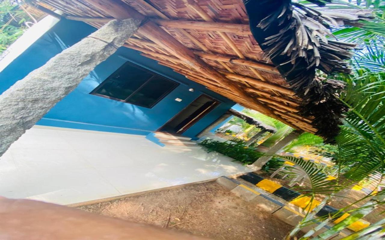 Hotel Megha Resort ฮัมปี ภายนอก รูปภาพ