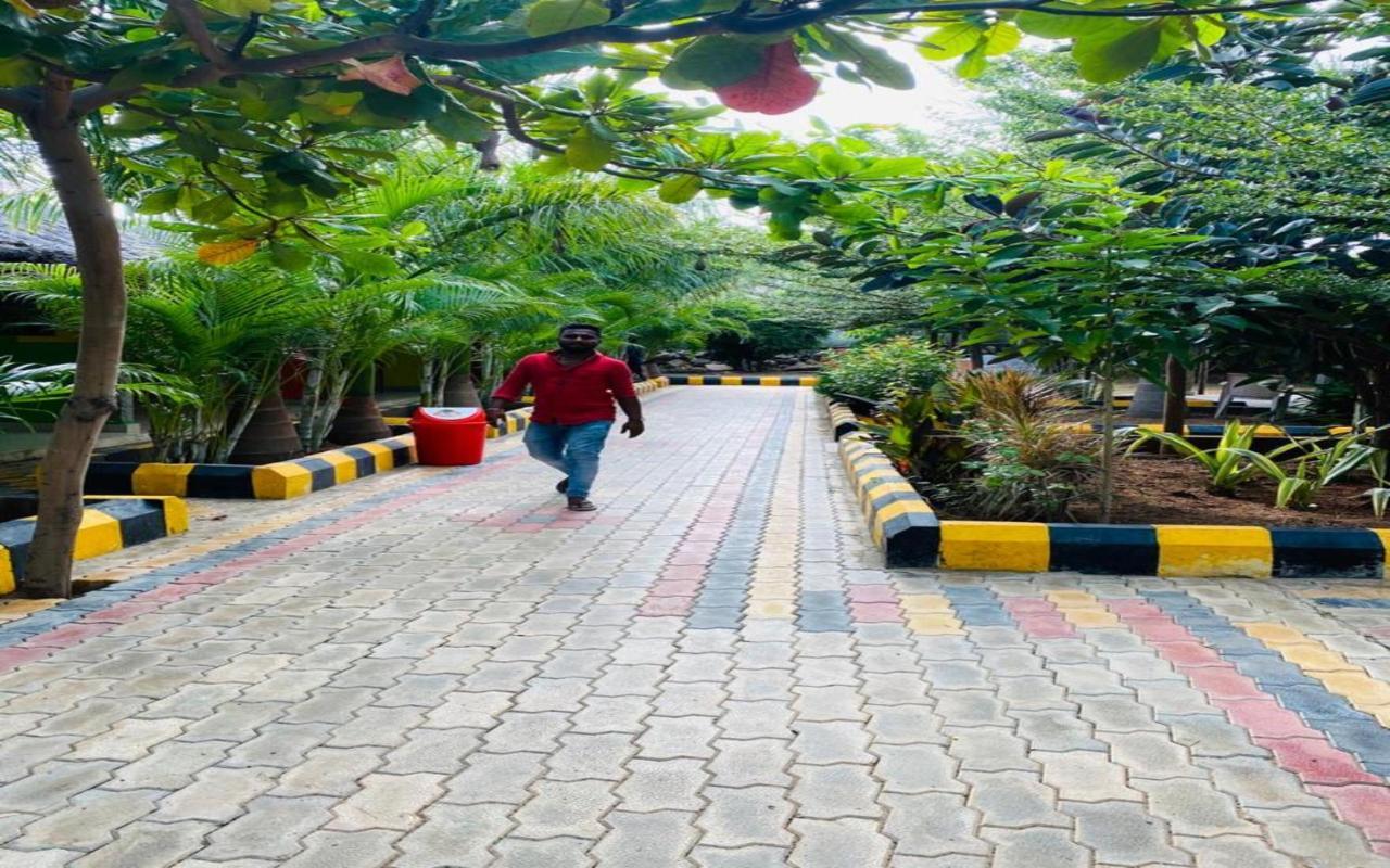 Hotel Megha Resort ฮัมปี ภายนอก รูปภาพ