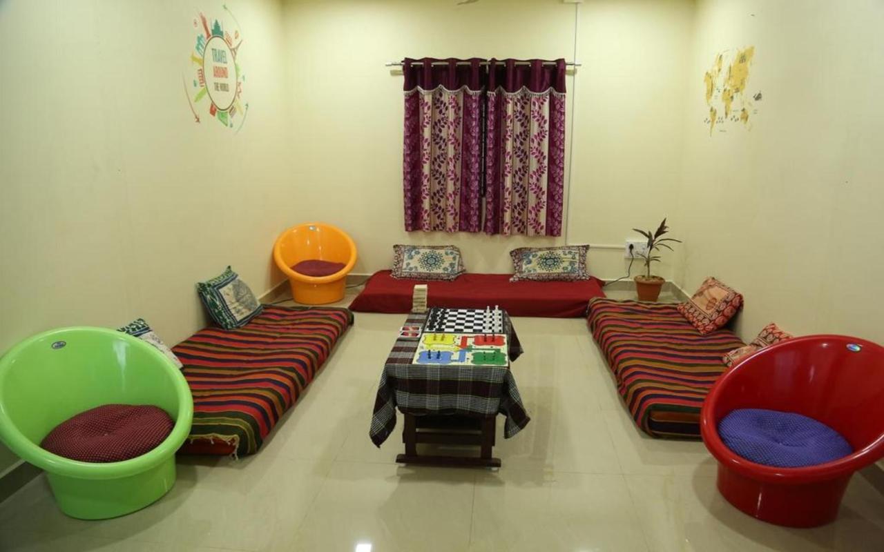 Hotel Megha Resort ฮัมปี ภายนอก รูปภาพ