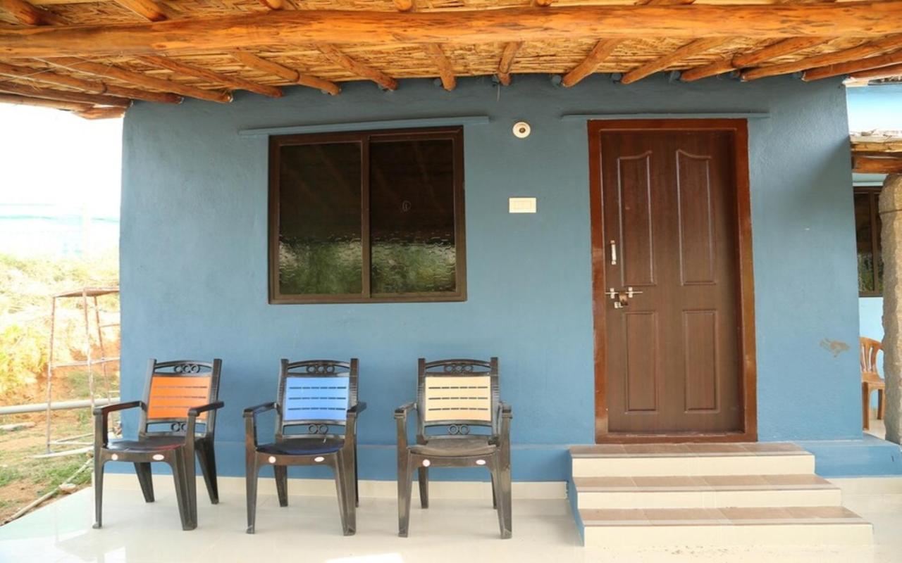 Hotel Megha Resort ฮัมปี ภายนอก รูปภาพ